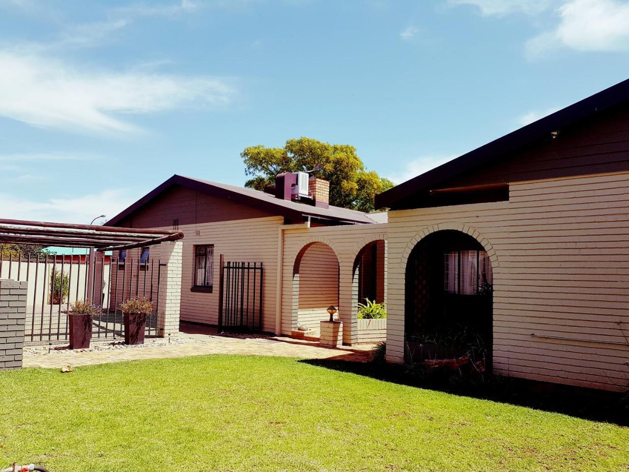 Mckala Guesthouse Kimberley Ngoại thất bức ảnh